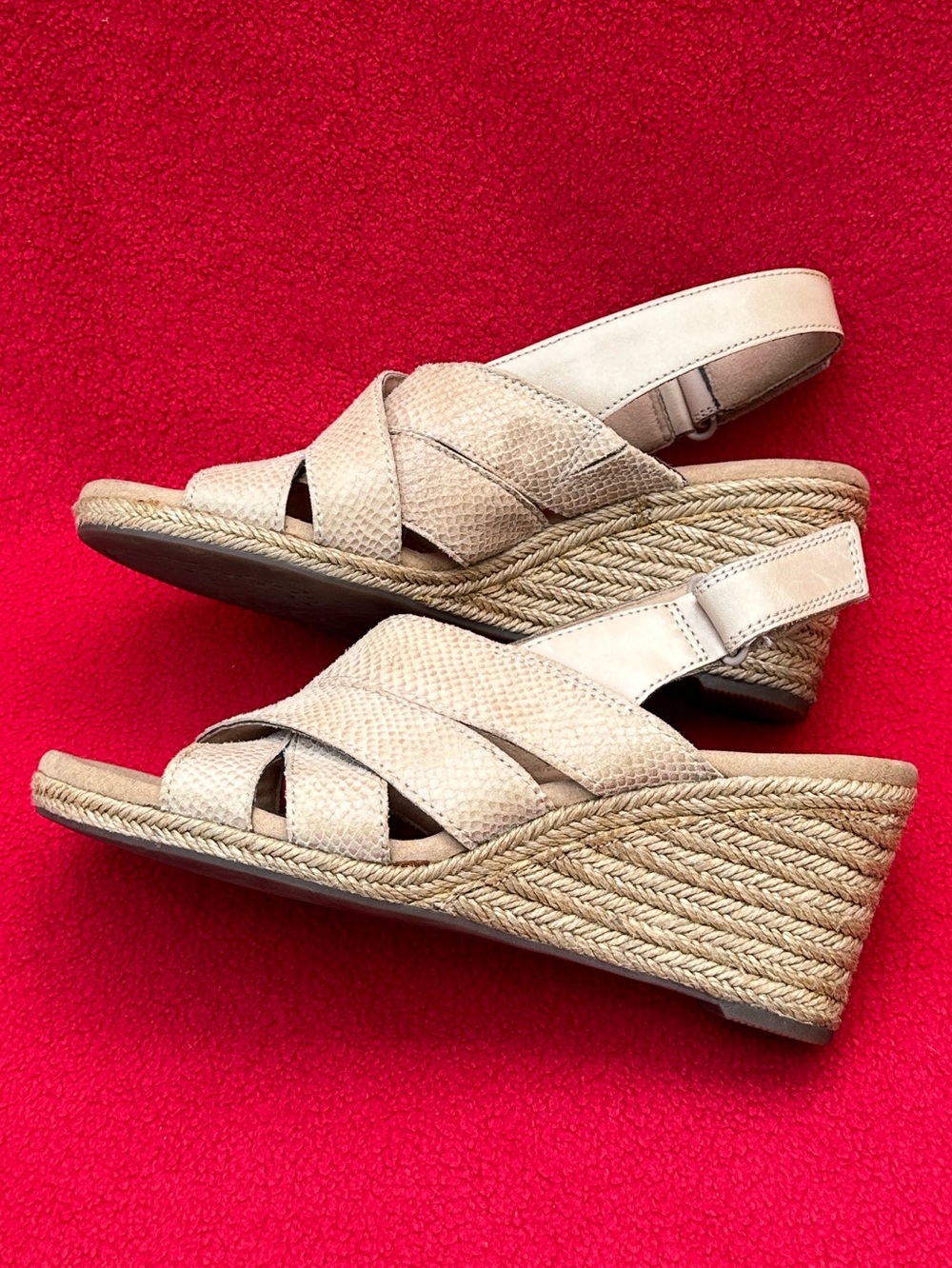 Collection By Clarks Tan Snakeskin Textured Wedge Sandals with Slingback Sz 6.5M - Picture 4 of 7